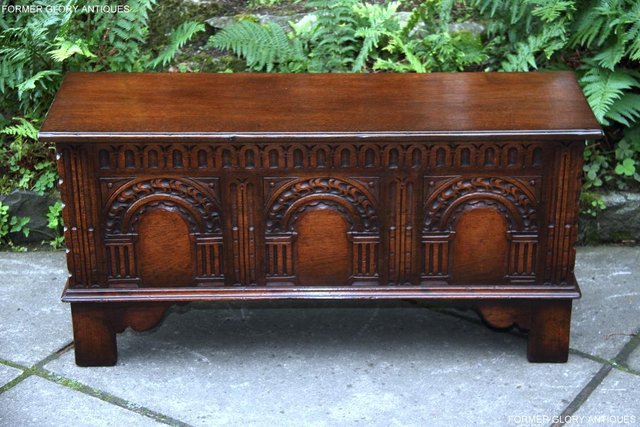 Image 63 of A TITCHMARSH & GOODWIN OAK BLANKET TOY LOG BOX CHEST COFFER