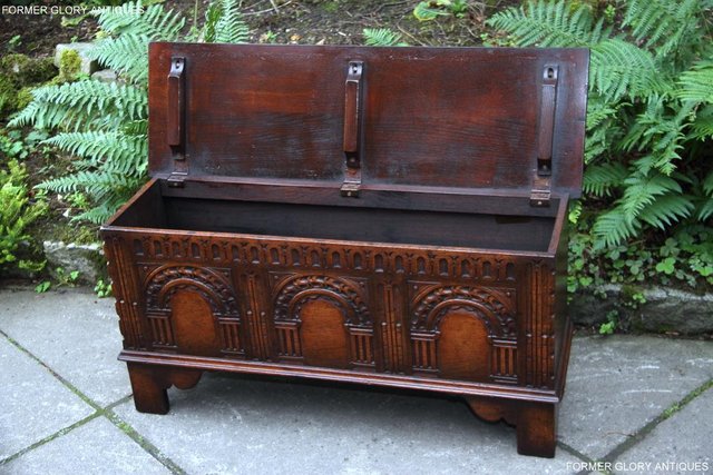 Image 98 of A TITCHMARSH & GOODWIN OAK BLANKET TOY LOG BOX CHEST COFFER