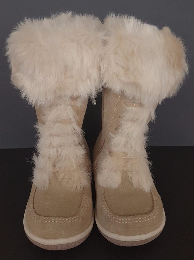 Preview of the first image of Bnwot Baby girls Suede Fur Lined Boots By Next - Sz 3.