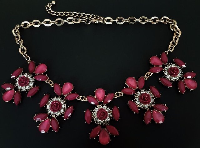 Preview of the first image of Pretty Red Vintage Necklace With Diamante Stones.