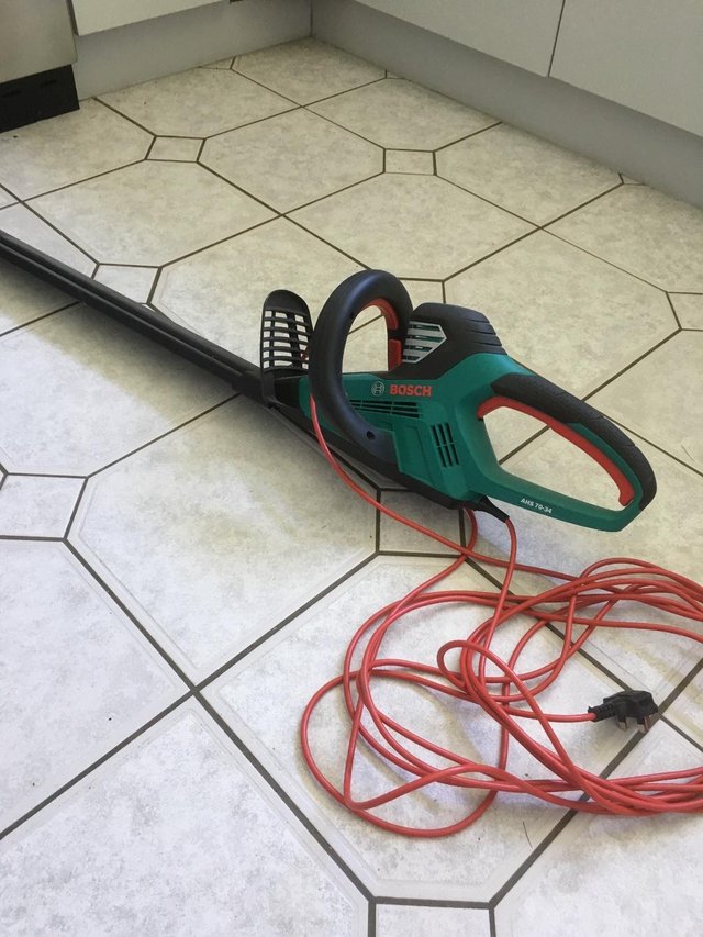 Image 2 of BOSCH Electric Hedge Trimmer 70cm