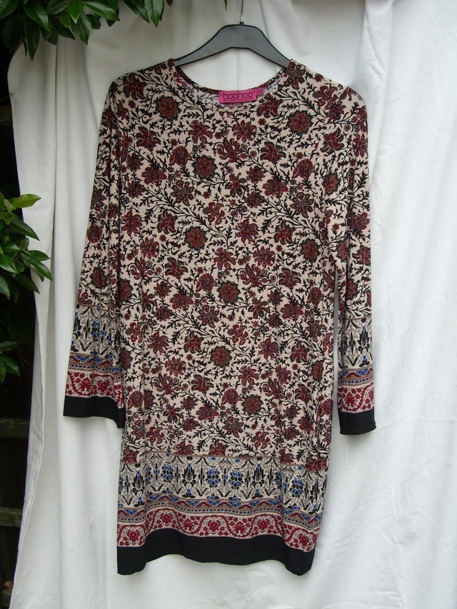 Preview of the first image of BOOHOO Red Print Shift Dress – Size 10.
