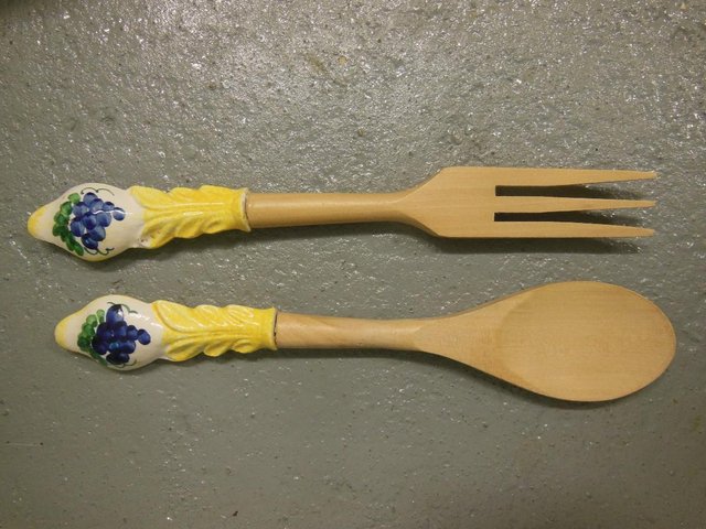 Preview of the first image of Set of 2 'grape' design kitchen utensils.