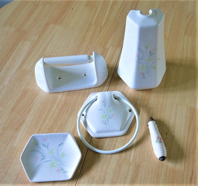 Preview of the first image of 5 x piece Flower Pattern Toilet Accessories set..