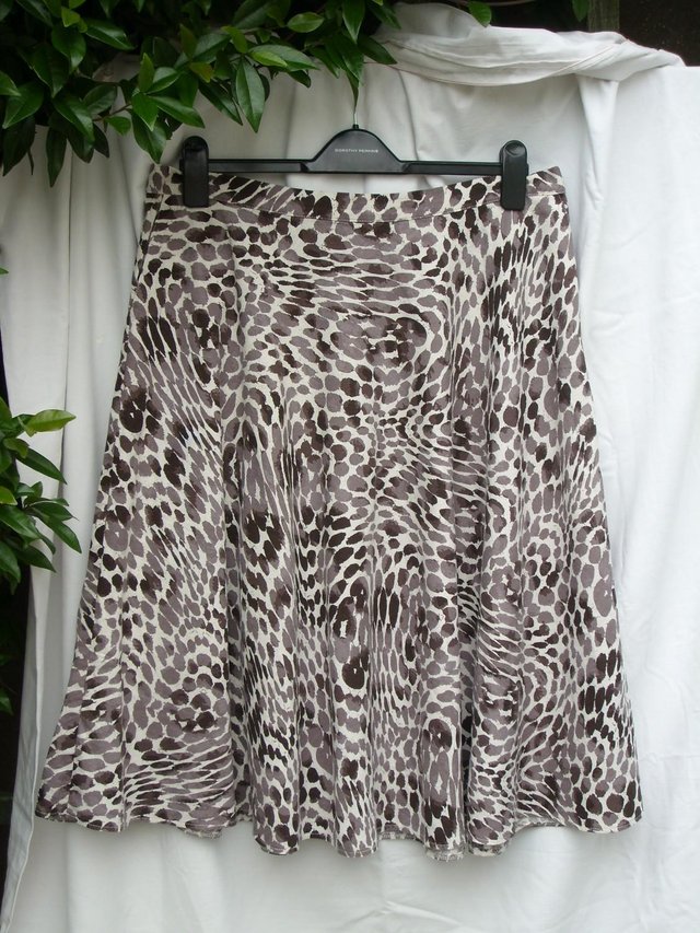 Image 2 of M&S CLASSIC Brown & White Skirt – Size 16