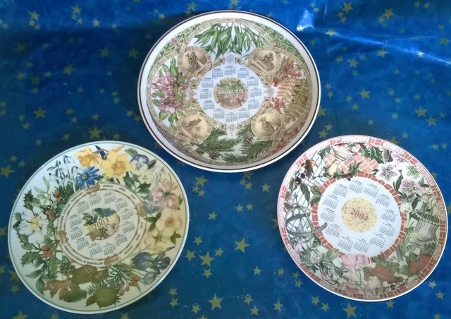 Preview of the first image of Wedgwood decorativeyear plates 2002, 2003, 2004 dM.