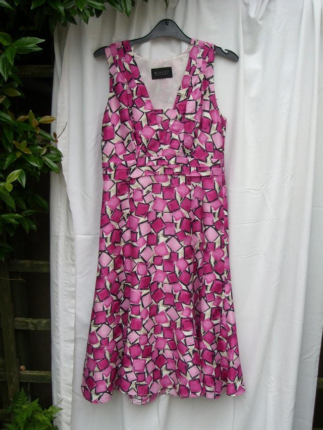 Preview of the first image of MINUET For KALIKO Pink Print Tea Dress– Size 8.