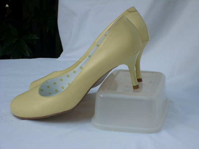 Preview of the first image of FAITH Yellow Leather Court Shoes – Size8/41 NEW.