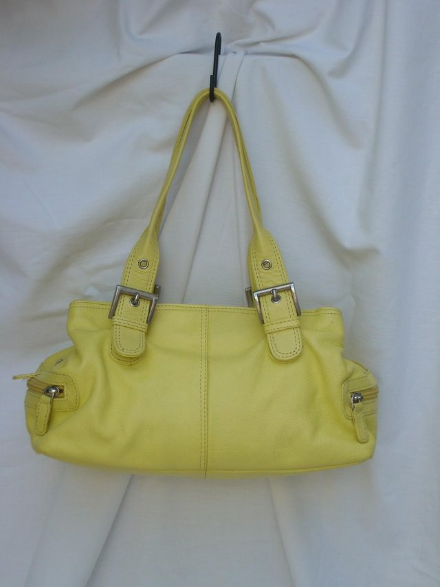 Preview of the first image of Tommy & Kate Yellow Leather Shoulder Handbag.