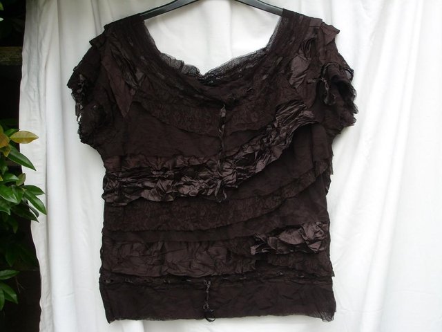 Preview of the first image of M&S PER UNA Brown Crinkle Top – Size 16.