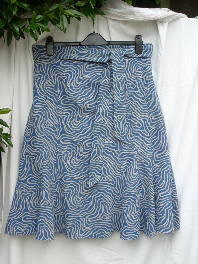 Preview of the first image of PAPAYA Blue & Beige Print Skirt – Size 16.