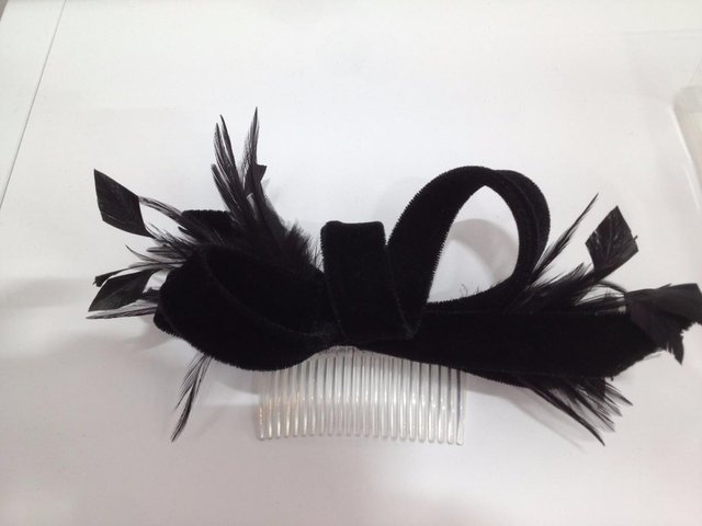 Preview of the first image of Velvet & feathered hair band in black with comb insert.