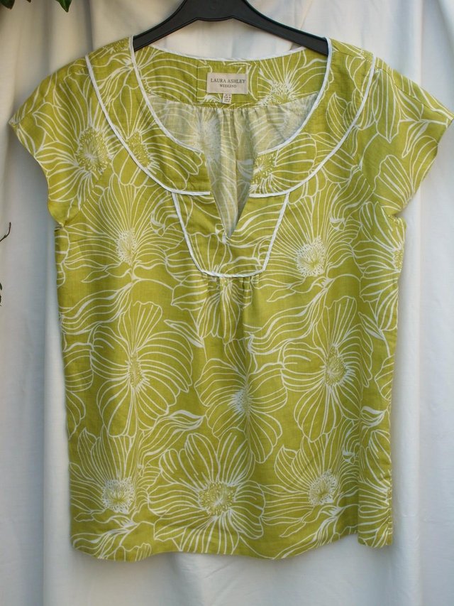 Preview of the first image of LAURA ASHLEY Lime Green Linen Top – Size 12.