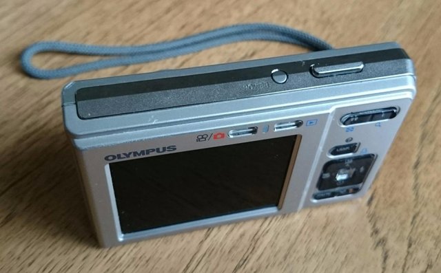 Image 2 of Olympus C-25 8MP Compact Digital Camera