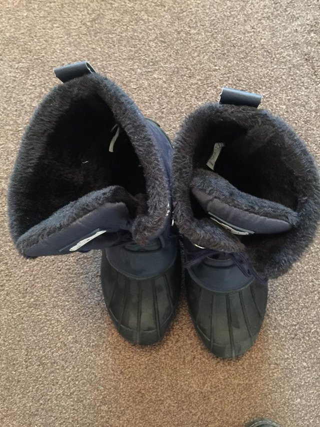Preview of the first image of Mens snow boots size 12.