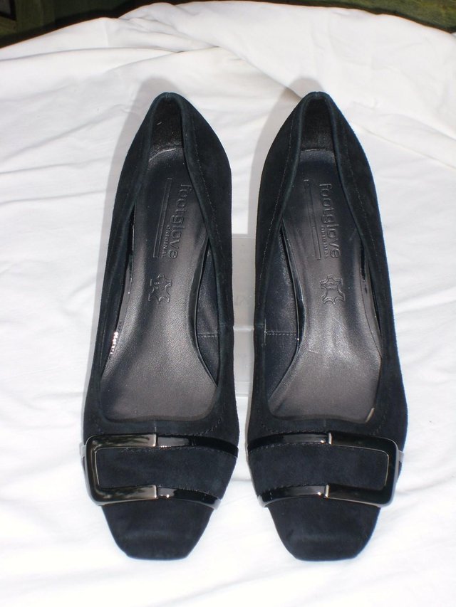 Preview of the first image of FOOTGLOVE Black Suede Court Shoes – Size 5/38 NEW.