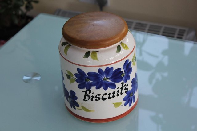 Image 3 of Vintage Toni Raymond Biscuits jar Large