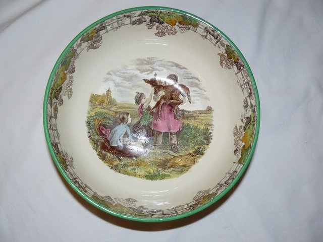 Preview of the first image of Large vintage Copeland Spode Byron fruit dish/bowl 22cm wide.