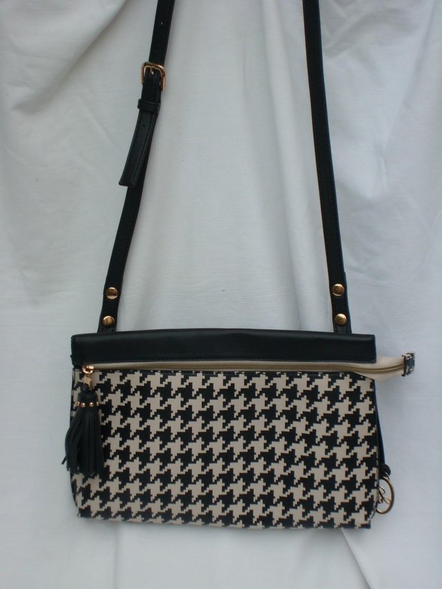 Preview of the first image of JANE SHILTON Black & White Handbag - NEW.