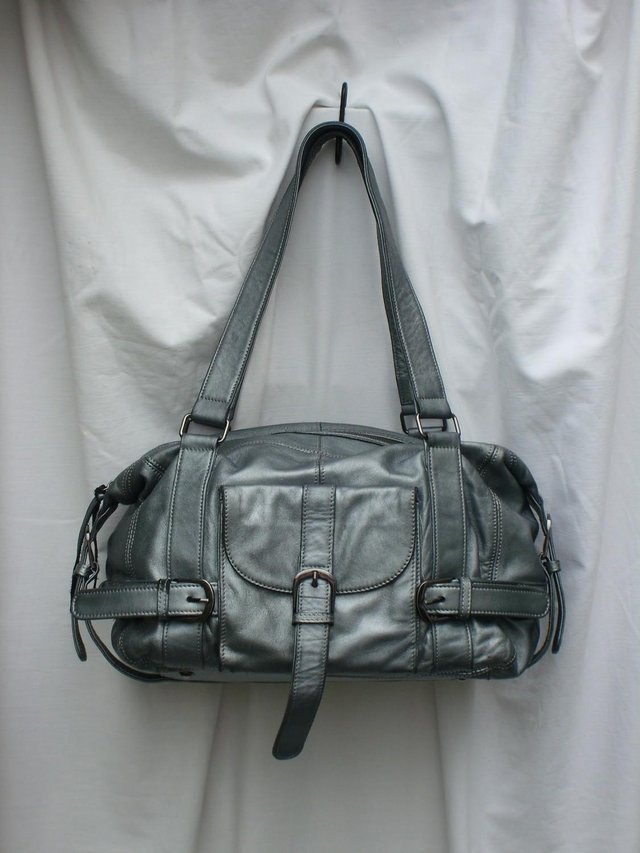 Preview of the first image of UN1 DEUX2 TROIS3 Silver Leather Shoulder Handbag.