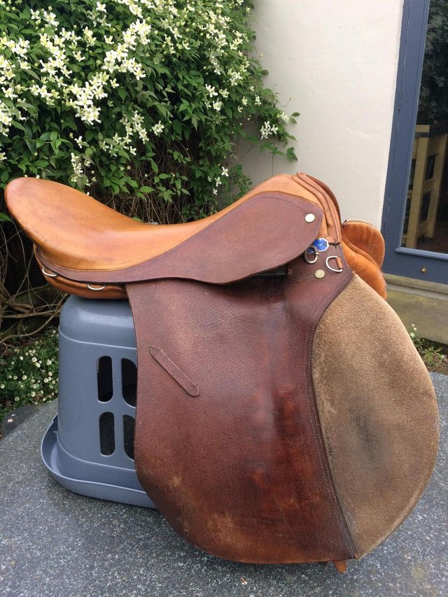 Preview of the first image of English leather saddle Eldonian Brookes Wembley 17and1/2''.