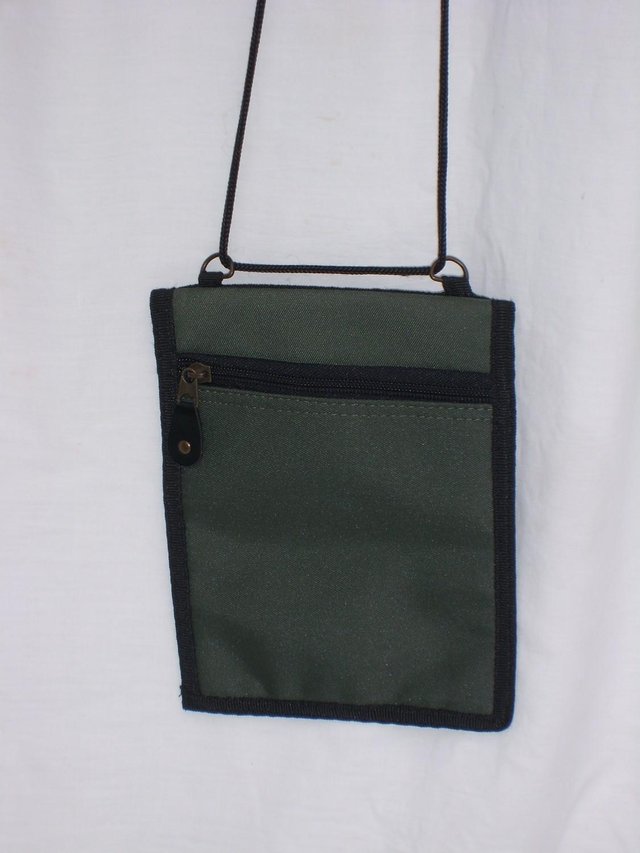 Image 2 of FRANK! Green Travel Wallet Handbag With Strap