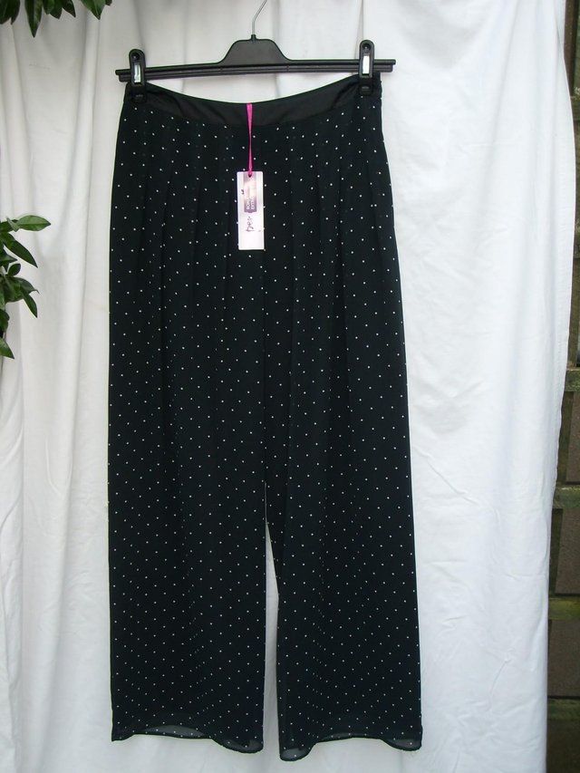 Preview of the first image of PER UNA Wide Leg Trousers – Size 8 – NEW WITH TAGS.