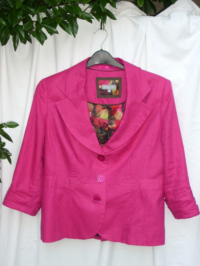 Preview of the first image of PER UNA Cerise Linen Jacket Top – Size 16.
