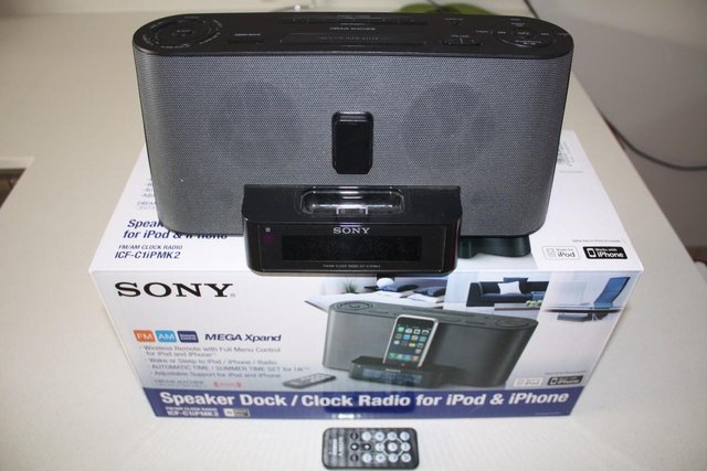Preview of the first image of Sony speaker dock clock radio.