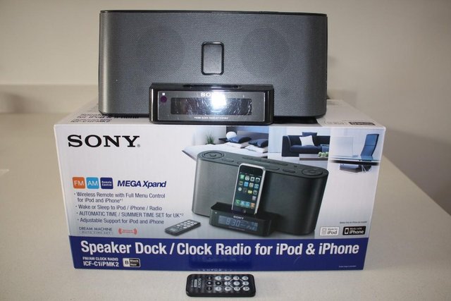 Image 2 of Sony speaker dock clock radio