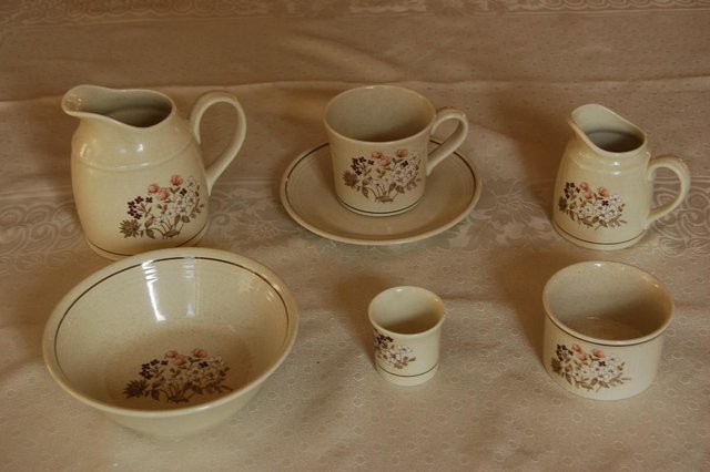 Image 4 of Royal Doulton 'Bredon Hill', 52 Items in 'As New' Condition