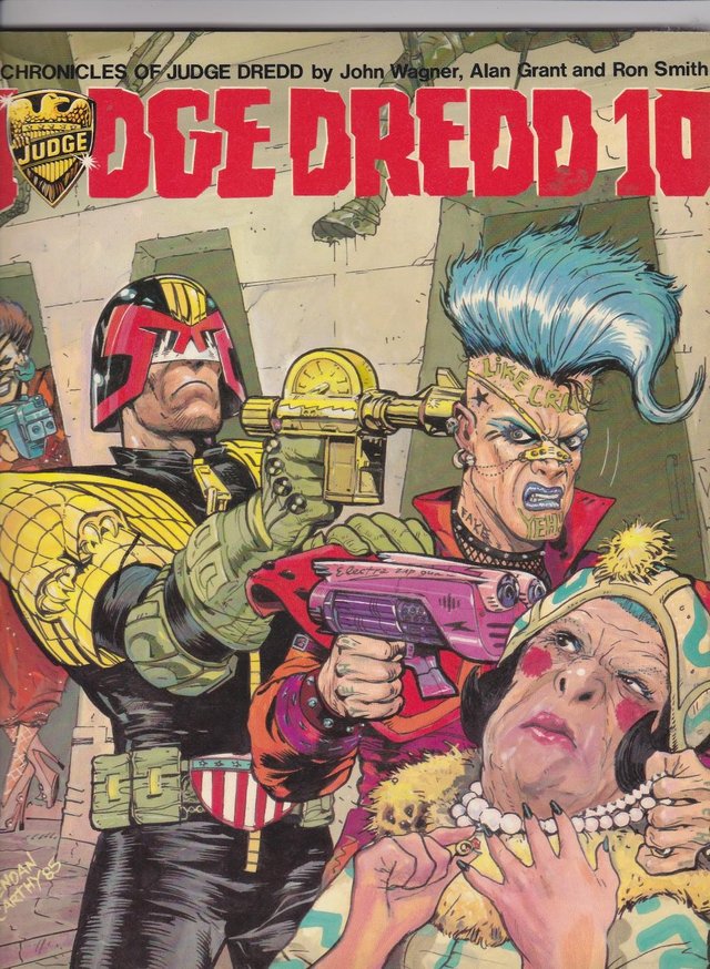 Image 6 of Judge Dredd collection. 5 Mint Books & 27 comics all VF to N