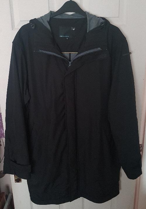 Preview of the first image of Men's Black Duck And Cover Hooded Coat - Sz XL    BX13.