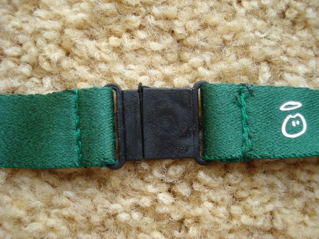 Image 2 of GREEN NECK STRAP/LANYARD FOR PHONE/CAMERA /MP3/KEYS/WHISTLE