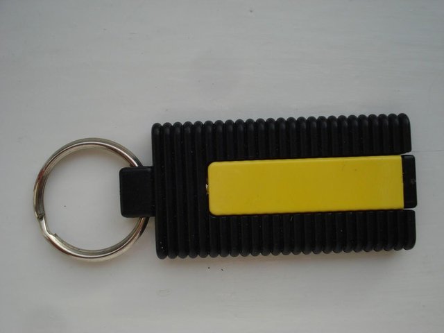Preview of the first image of NEW NOVELTY MINI PEN KEYRING – NEVER BE WITHOUT A PEN.