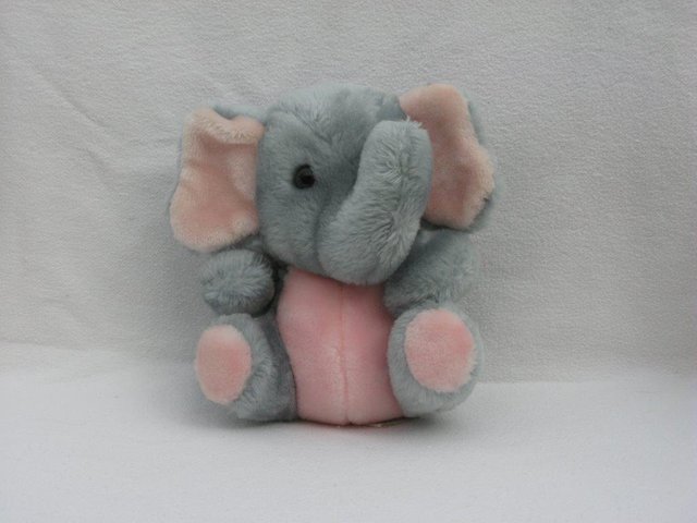 Preview of the first image of Elephant by Nicholass - Pink and Grey.