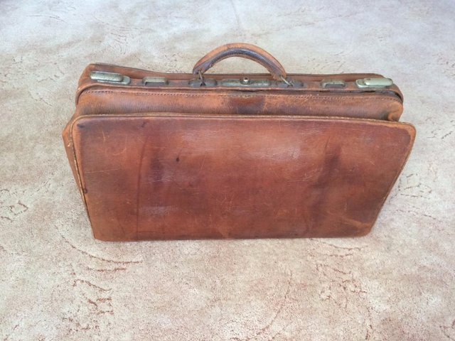 Image 3 of Vintage leather Gladstone/Doctors bag
