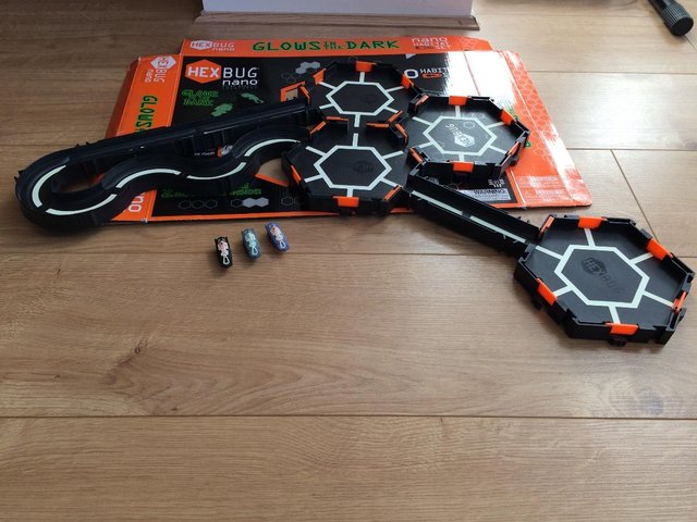 Preview of the first image of Hexbug Nano 'Glow in the Dark' Habitat Set.