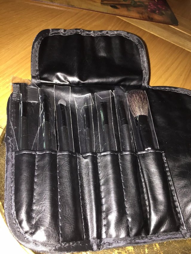 Preview of the first image of new genuine Chanel 7 brushes pouch from Paris.