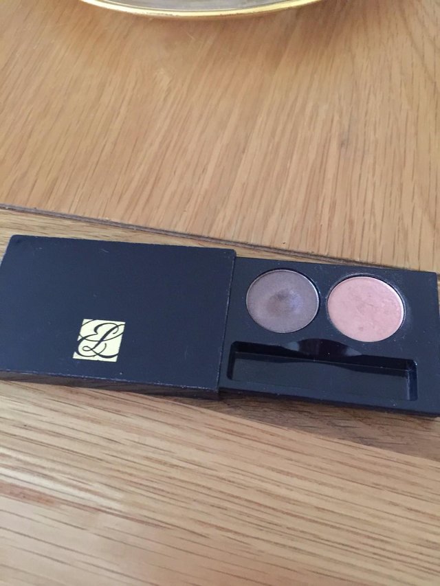 Preview of the first image of Estee Lauder DUO EYESHADOW PURE COLOUR 07 SMOKEY AND 47 HONE.