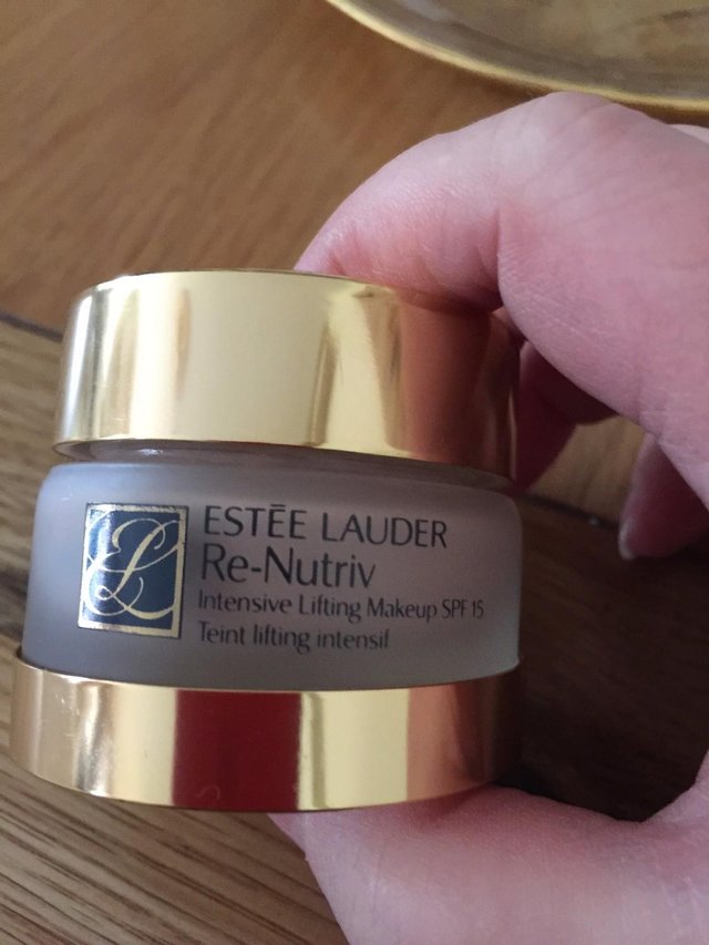 Image 3 of Estee Lauder re-nutrive intensive lifting make up SPF 15, 3W