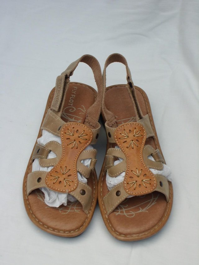 Preview of the first image of PAVERS FLY FLOT Leather Sandal Shoes – Size 5/38 NEW.