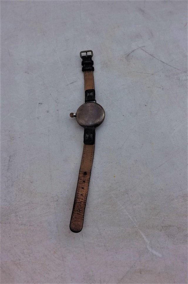 Image 2 of WW1 genuine military officers wristwatch