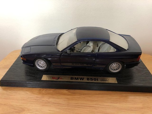Preview of the first image of Maisto 1:18 scale BMW 850i (1990).