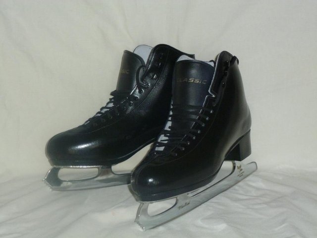 Preview of the first image of Mens Ice Skates.