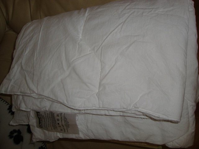 Image 2 of Cot bedding and quilt