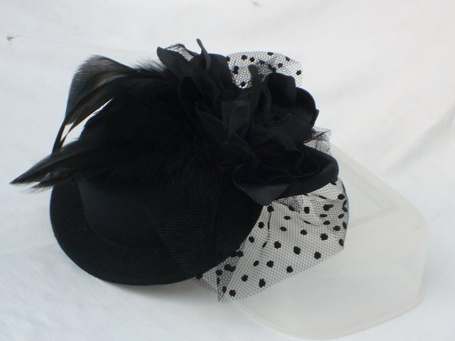 Preview of the first image of Black Mini Hat Clip On Fascinator - NEW.