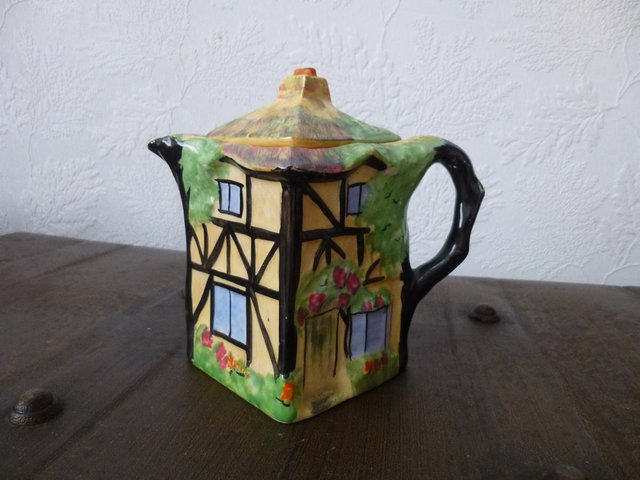 Preview of the first image of Tea pot - Old England Cottage.