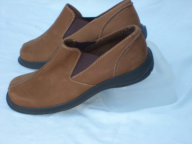 Preview of the first image of BREVITT Tan Suede Slip On Shoes NEW – Size 5/38.