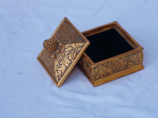 Image 3 of Classic/Retro Square Gold Box With Lid - NEW